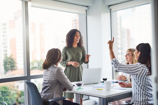 El progreso de las mujeres en puestos senior de liderazgo se estanca