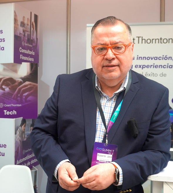 Gran presencia de equipo TECH en evento de la FEN UChile y presentación de Roberto Jara